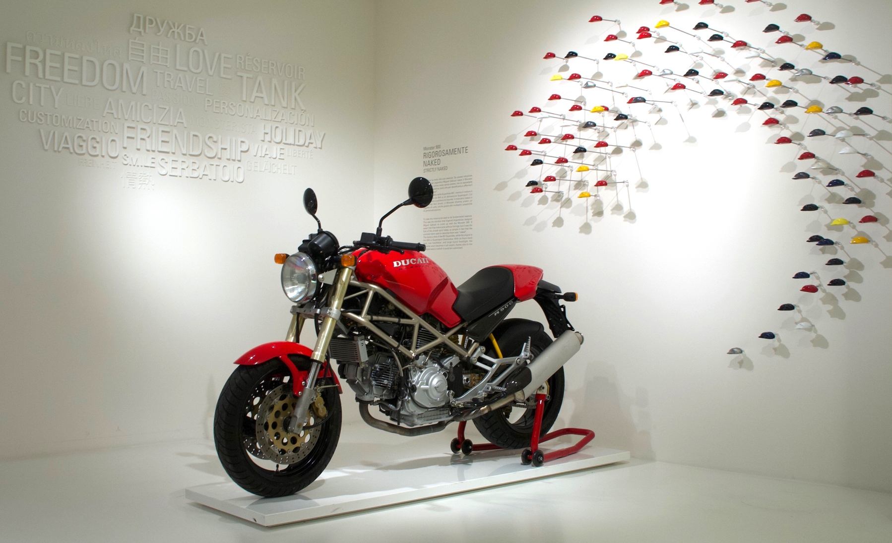 25 години Ducati Monster - Как да си дресираш чудовище