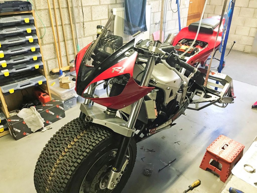С Yamaha R1 до Северния полюс?! Жак Лукасен отново се готви да ни изуми
