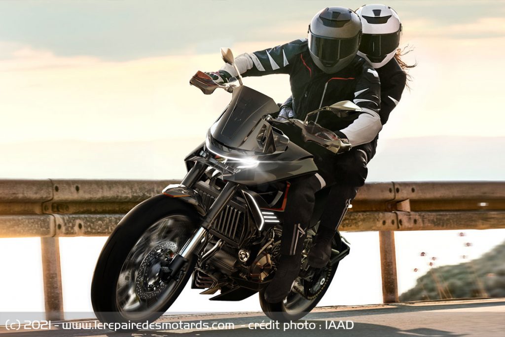 Концептуален Kawasaki Versys, или бъдещата система, която ще адаптира междуосието си към терена