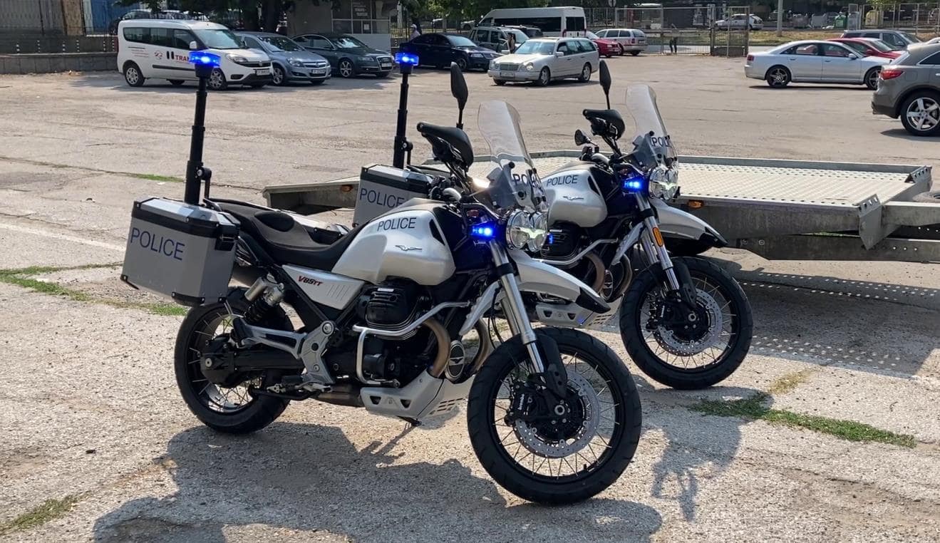 Полицията в Русе се въоръжи с Moto Guzzi V85TT Adventure