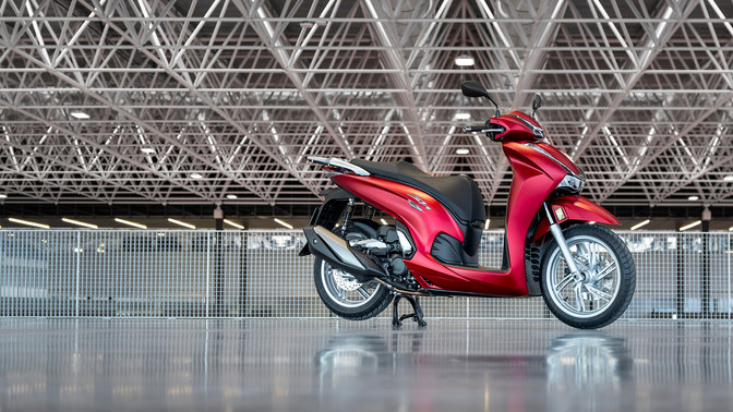 Honda SH350i атакува с две нови спортни версии