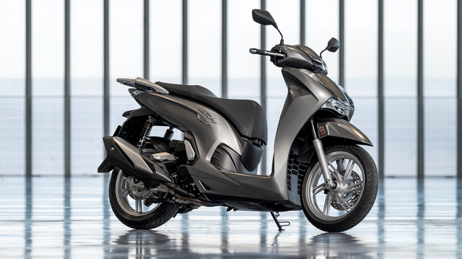 Honda SH350i атакува с две нови спортни версии