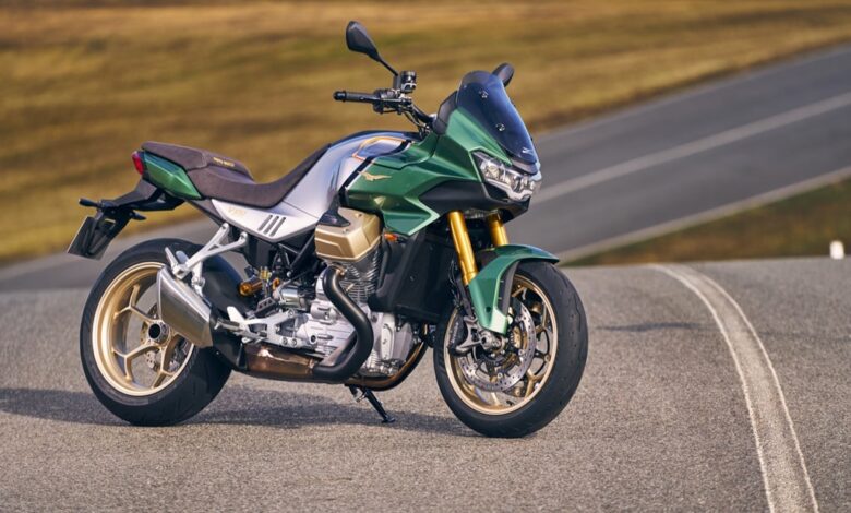 Премиери на Moto Guzzi V100 Mandello и Aprilia RSV4 1100 Factory на MOTO EXPO 2023