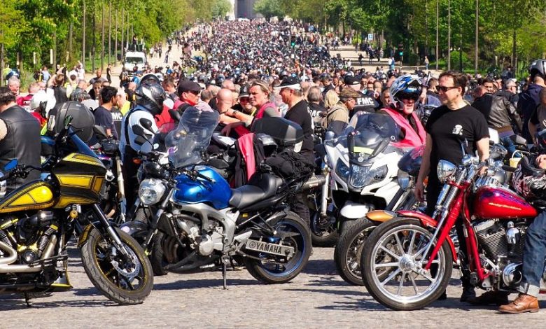 60-хиляден протест на френските мотоциклетисти срещу техническите прегледи