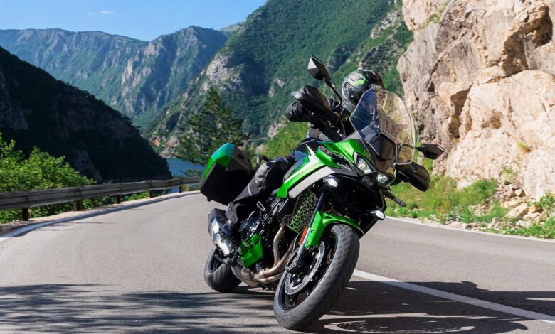 Kawasaki представиха Versys 900, с двигател от Z900