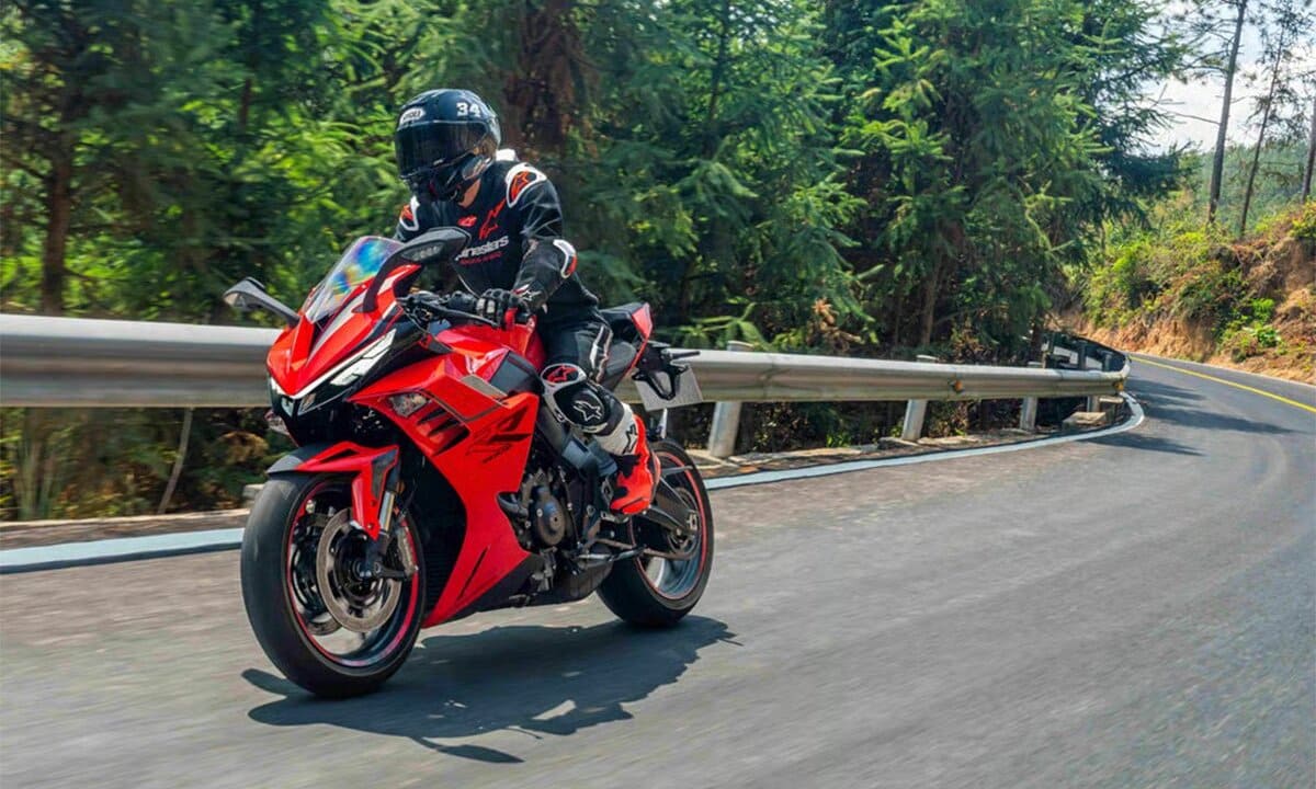 Zontes получава електронна газ (ride-by-wire) за ZT703-RR